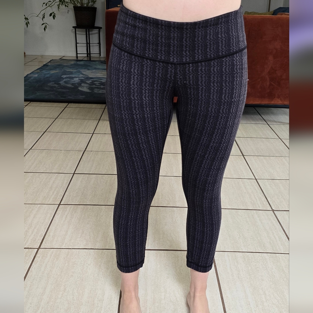 Lululemon Gray And Black Patterned Capri Leggings